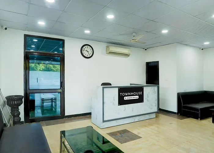 Super Townhouse Girdhar Marg Jaipur Formerly Hotel Srida
